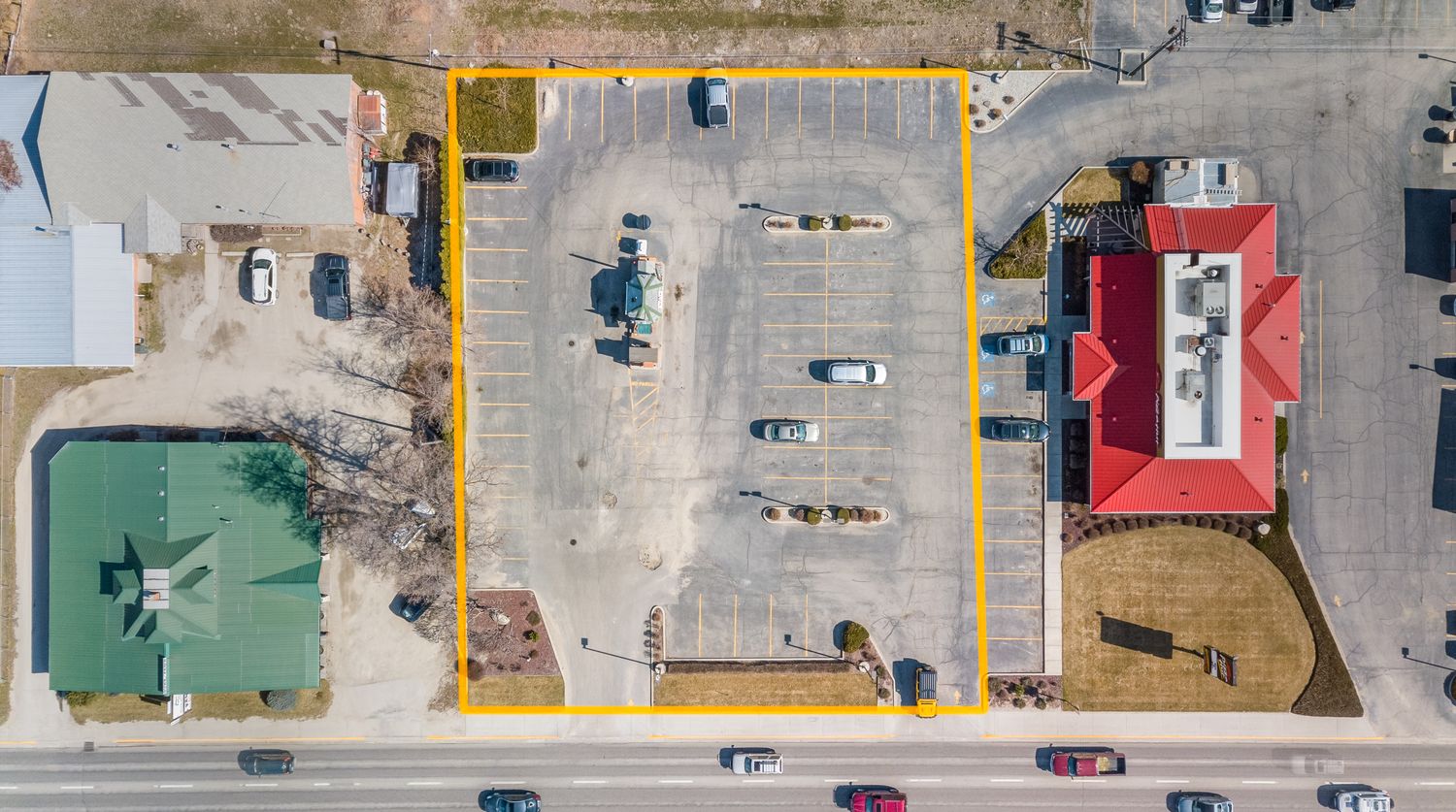 Hamilton Pizza Hut Parking Lot: 1006 N 1st St, Hamilton, MT 59840